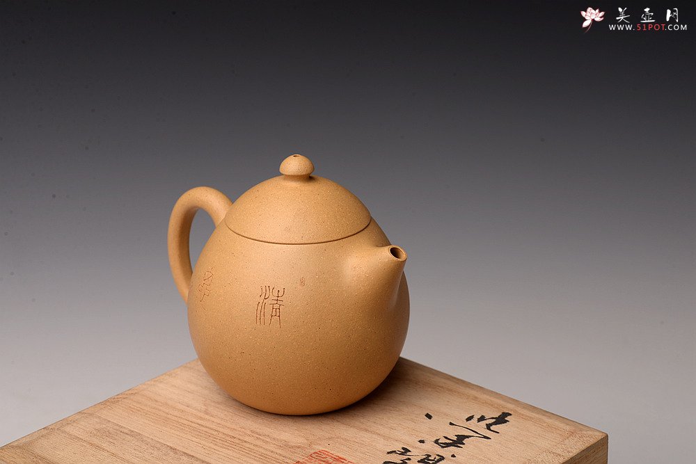 紫砂壶图片：传统器形  优质段泥 精工龙蛋 秀气可人 游心堂装饰 喜从天降 - 宜兴紫砂壶网
