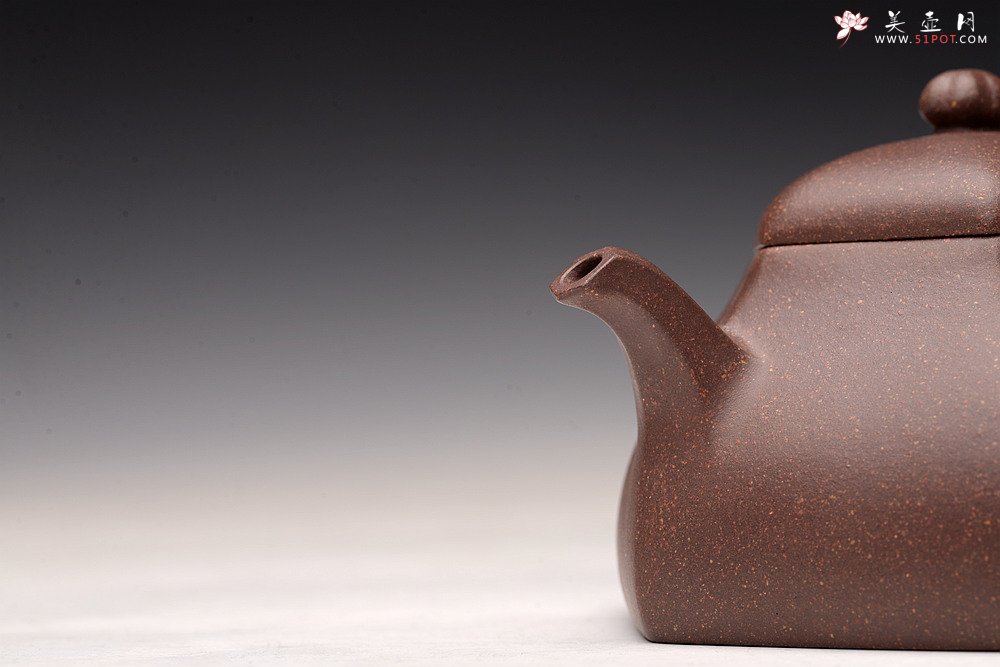 紫砂壶图片：唐文丙申年新品 厚重大气 全手明式六瓣  - 宜兴紫砂壶网