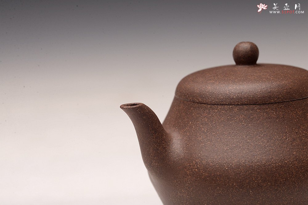 紫砂壶图片：周斌丙申夏新作 上下刹凹 挺拔秀气 小品高虚扁 油润老青灰 - 宜兴紫砂壶网