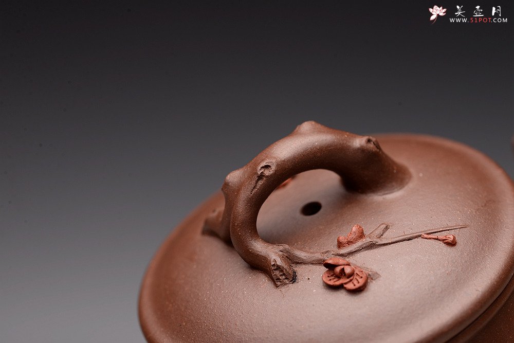 紫砂壶图片： 苍劲之意 古拙之风 单志萍松梅对桩 经典花货题材 - 宜兴紫砂壶网