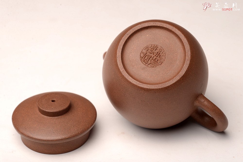 紫砂壶图片：耿其群全手作品 摹古巨轮 优质段泥 古朴拙雅 - 宜兴紫砂壶网