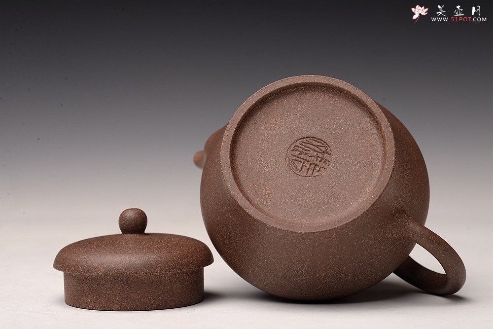 紫砂壶图片：周斌丙申夏新作 上下刹凹 挺拔秀气 小品高虚扁 油润老青灰 - 宜兴紫砂壶网