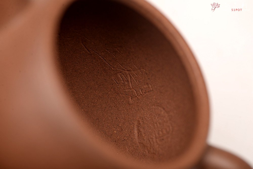 紫砂壶图片：耿其群全手作品 摹古巨轮 优质段泥 古朴拙雅 - 宜兴紫砂壶网