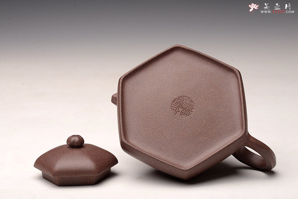 紫砂壶图片：唐文丙申年新品 厚重大气 全手明式六瓣  - 宜兴紫砂壶网