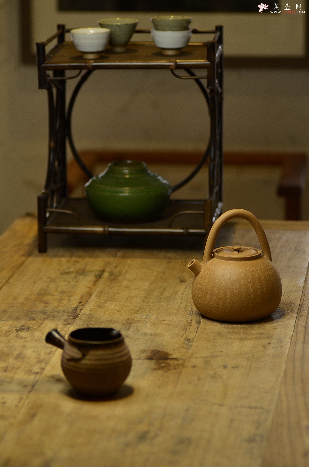 紫砂壶图片：淞庐作品 雅致文气 煮茶品茗~全手心经提梁 - 宜兴紫砂壶网