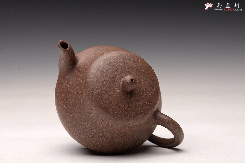 紫砂壶图片：周斌丙申夏新作 上下刹凹 挺拔秀气 小品高虚扁 油润老青灰 - 宜兴紫砂壶网