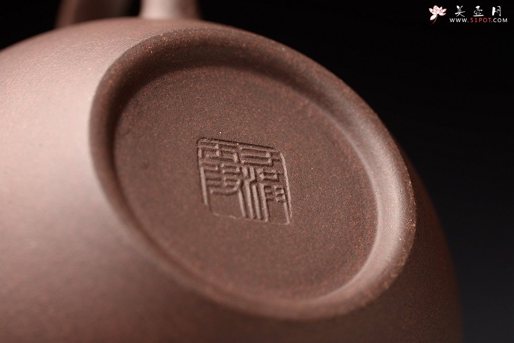 紫砂壶图片：邵春良老师供料 高温紫泥 全手摹古之抱翁 泥色沉稳 浑厚耐品~ - 宜兴紫砂壶网