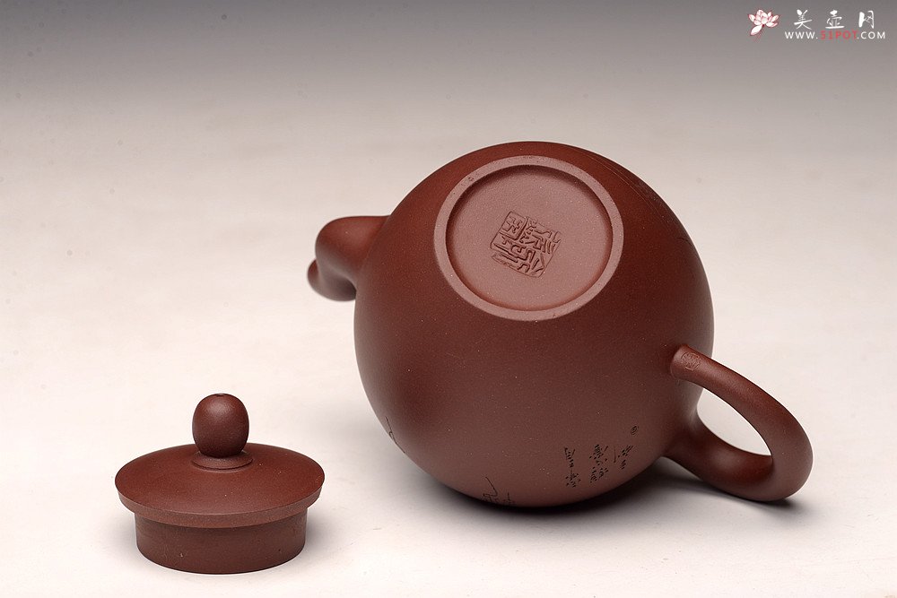 紫砂壶图片：饱满圆润 陈国良款式  一粒珠 游心堂主人装饰 - 宜兴紫砂壶网