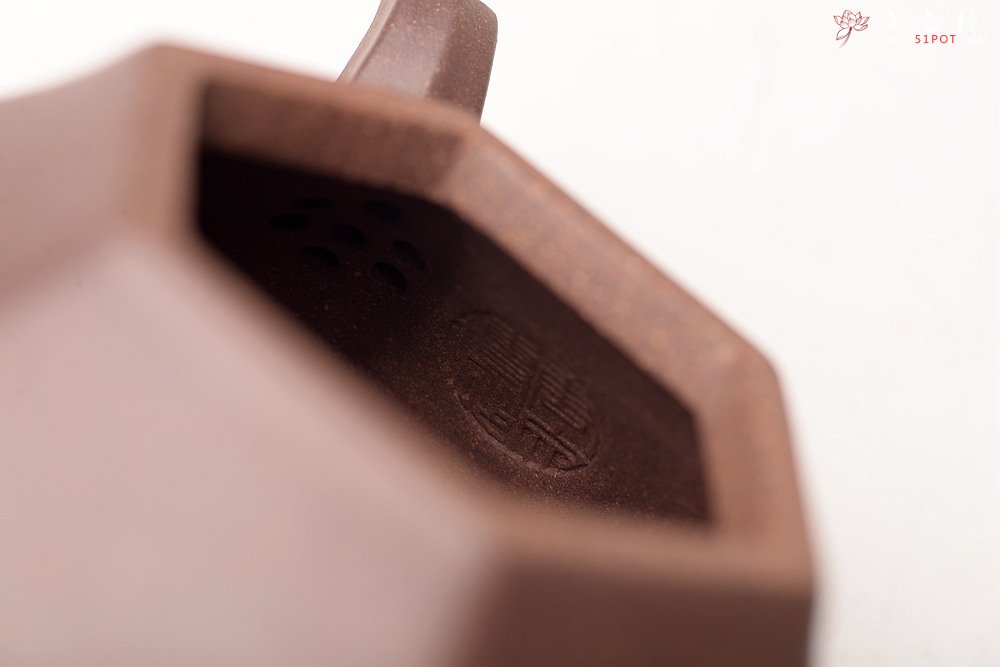 紫砂壶图片：唐文丙申年新品 厚重大气 全手明式六瓣  - 宜兴紫砂壶网