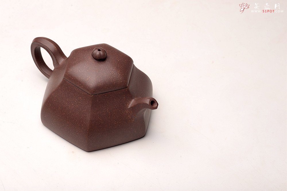 紫砂壶图片：唐文丙申年新品 厚重大气 全手明式六瓣  - 宜兴紫砂壶网