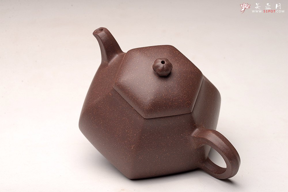 紫砂壶图片：唐文丙申年新品 厚重大气 全手明式六瓣  - 宜兴紫砂壶网