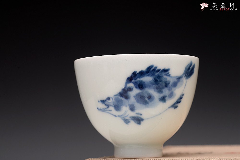 紫砂壶图片：大生（姜寅）玩瓷 年年有余系列 趣味十足 ~ 品茗对杯 - 宜兴紫砂壶网