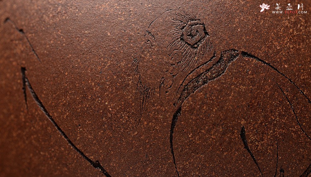 紫砂壶图片：周斌全手新作 朴素敦厚 全手秦权 文气佳品 游心堂主人装饰 油润段泥 - 宜兴紫砂壶网