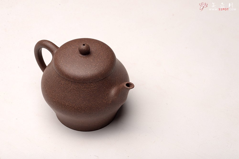 紫砂壶图片：周斌丙申夏新作 上下刹凹 挺拔秀气 小品高虚扁 油润老青灰 - 宜兴紫砂壶网