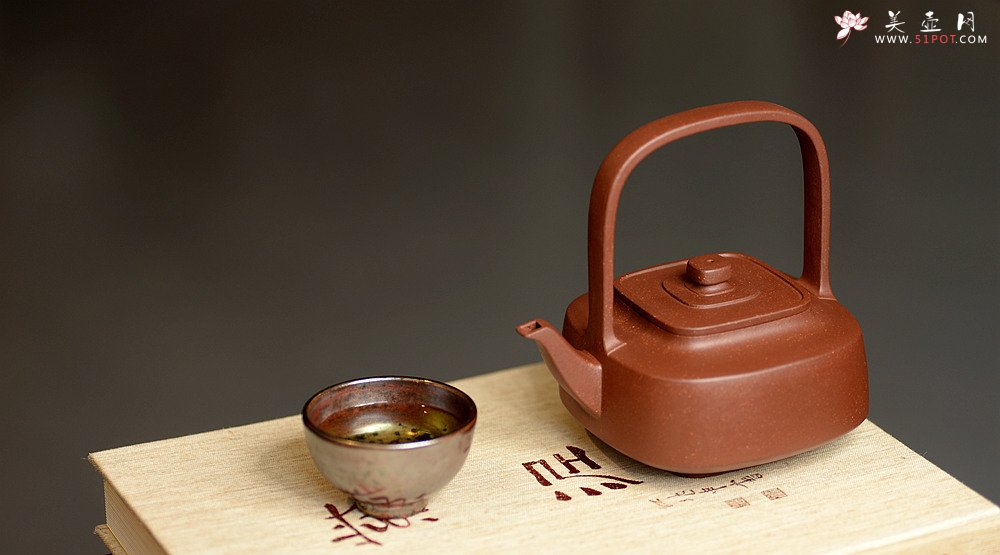 紫砂壶图片：于洪跃丙申初夏新品 单片拍打 挺拔俊秀 柔中带刚 四方提璧  - 宜兴紫砂壶网