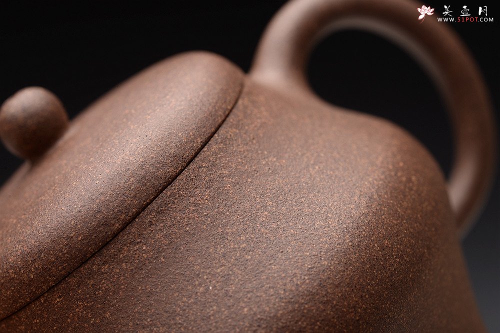 紫砂壶图片：周斌丙申夏新作 上下刹凹 挺拔秀气 小品高虚扁 油润老青灰 - 宜兴紫砂壶网