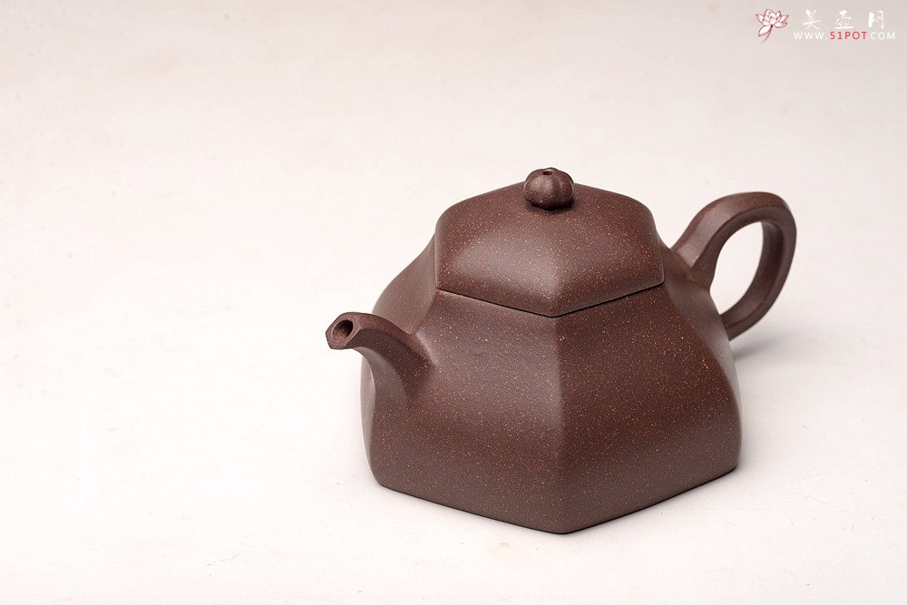 紫砂壶图片：唐文丙申年新品 厚重大气 全手明式六瓣  - 宜兴紫砂壶网