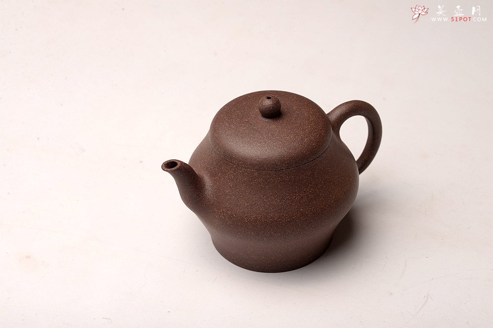 紫砂壶图片：周斌丙申夏新作 上下刹凹 挺拔秀气 小品高虚扁 油润老青灰 - 宜兴紫砂壶网
