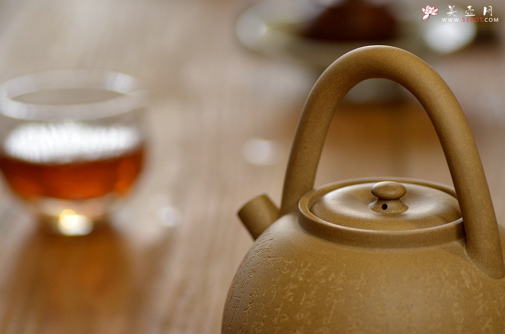 紫砂壶图片：淞庐作品 雅致文气 煮茶品茗~全手心经提梁 - 宜兴紫砂壶网