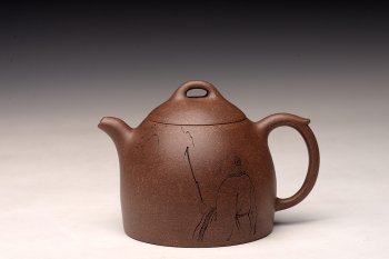 紫砂壶图片：周斌全手新作 朴素敦厚 全手秦权 文气佳品 游心堂主人装饰 油润段泥 - 宜兴紫砂壶网