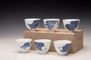 紫砂壶图片：大生（姜寅）玩瓷 年年有余系列 趣味十足 ~ 品茗对杯 - 宜兴紫砂壶网