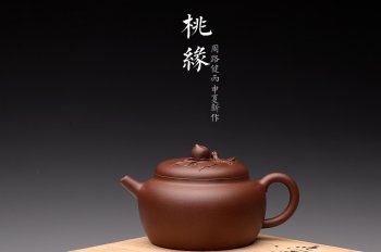 紫砂壶图片：全手桃缘 祝寿送礼佳品 寿桃初熟，寿满三千 - 宜兴紫砂壶网