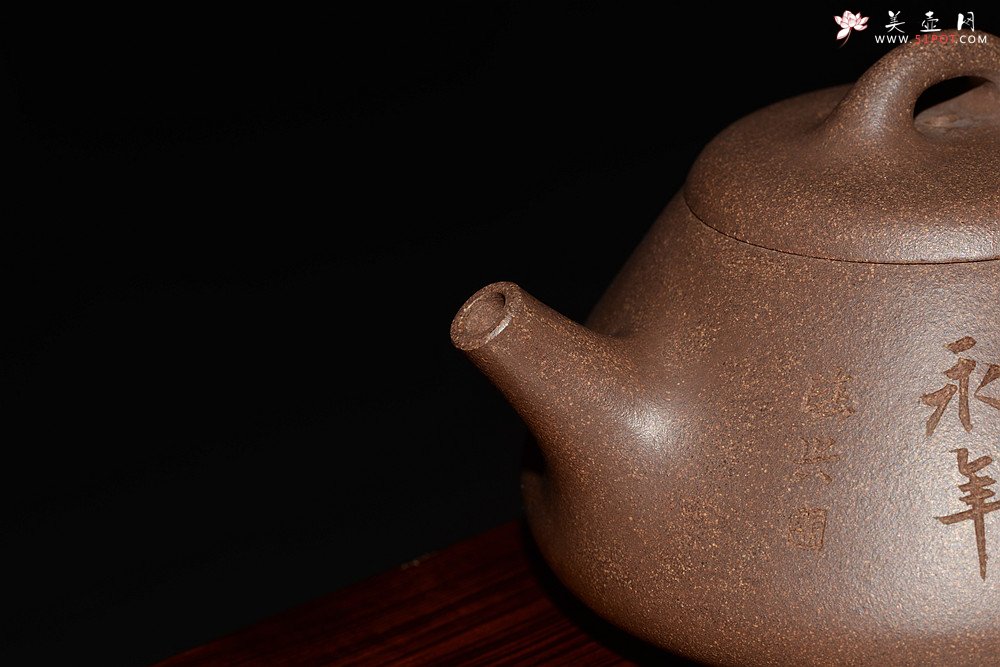 紫砂壶图片：陶兴双刀不肥而坚是以永年 周斌全手曼生石瓢 古朴文气 高温青灰泥 - 宜兴紫砂壶网