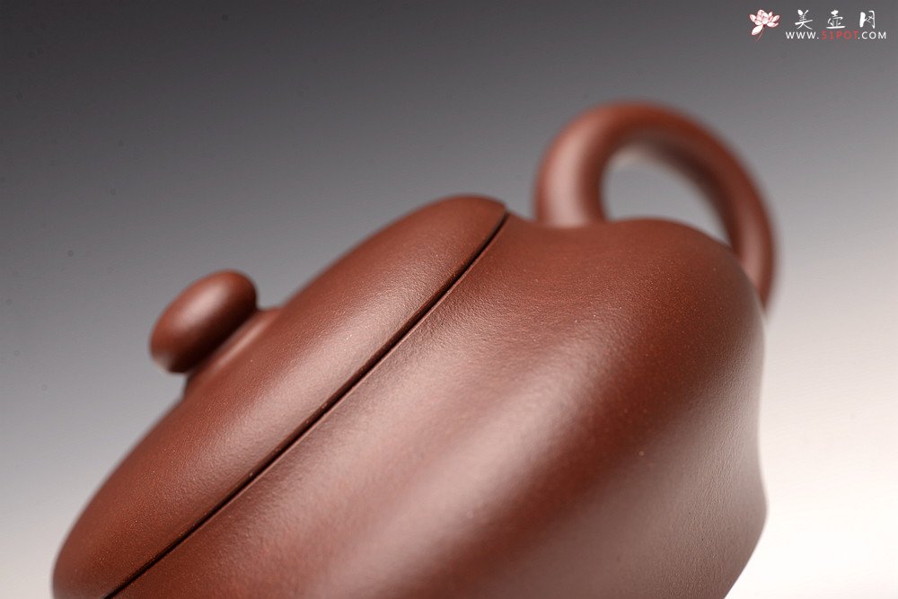 紫砂壶图片：邵春良近作  光素经典 传统全手技法 上下均刹凹 扁灯 优质老清水 - 宜兴紫砂壶网