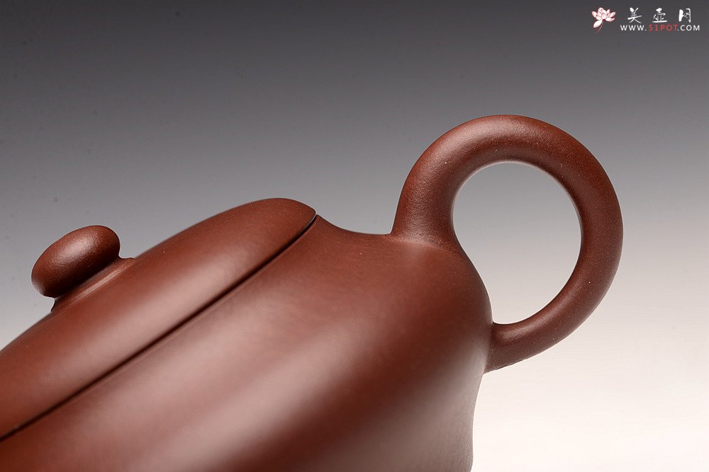 紫砂壶图片：邵春良近作  光素经典 传统全手技法 上下均刹凹 扁灯 优质老清水 - 宜兴紫砂壶网