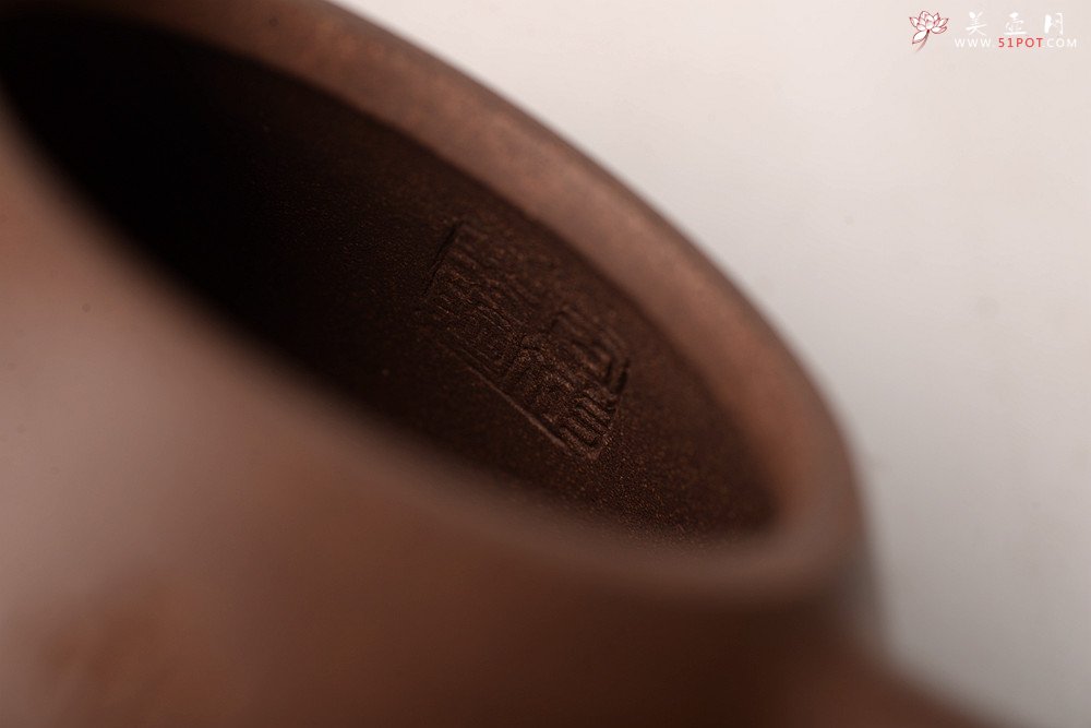 紫砂壶图片：陶兴双刀不肥而坚是以永年 周斌全手曼生石瓢 古朴文气 高温青灰泥 - 宜兴紫砂壶网