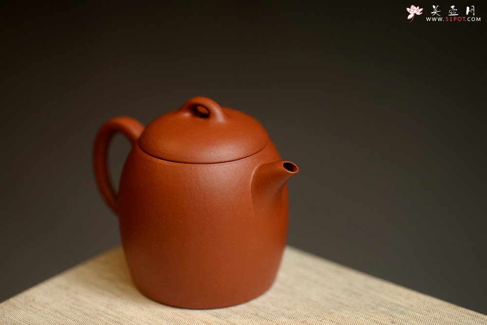 紫砂壶图片：徐亚春丙申春全手新作 陶兴双刀精刻  摹古玉成秦权 杀铁利器 - 宜兴紫砂壶网