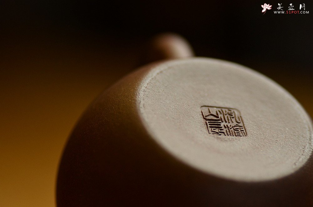 紫砂壶图片：美壶特惠 茶人最爱 古朴小品 实用小巨轮~紫泥 段泥一对 - 宜兴紫砂壶网