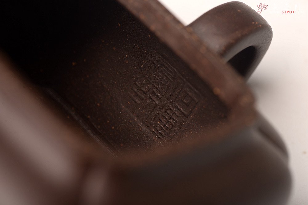 紫砂壶图片：何卫枫丙申夏全手新作古朴文气 方中见圆 清逸 抽角璞方 - 宜兴紫砂壶网