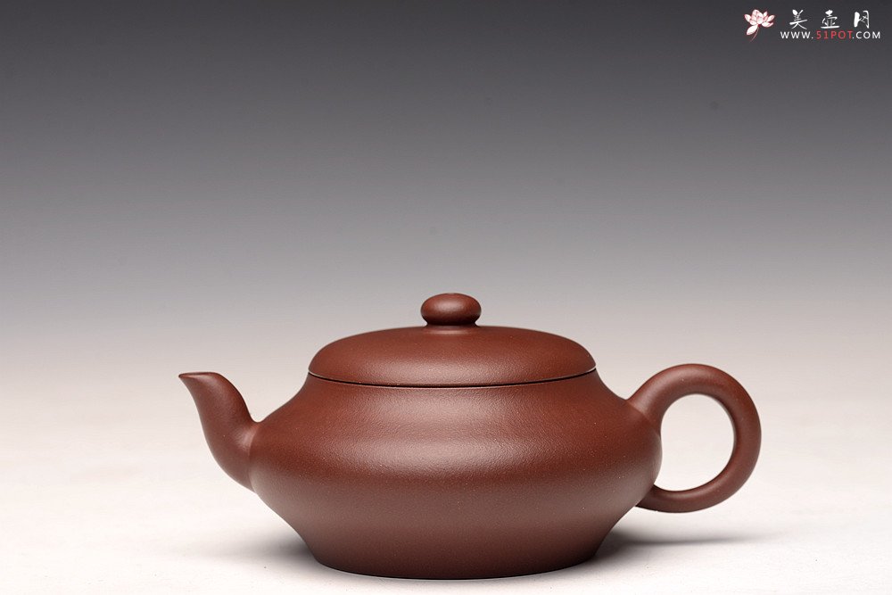 紫砂壶图片：邵春良近作  光素经典 传统全手技法 上下均刹凹 扁灯 优质老清水 - 宜兴紫砂壶网