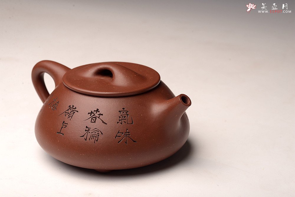 紫砂壶图片：吴杰全手新作 气势饱满 陆轶舟装饰 双刀老辣 精致耐品~ 梅花满瓢 致敬景舟 - 宜兴紫砂壶网