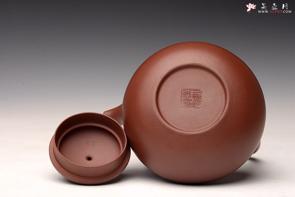 紫砂壶图片：储俊伟丙申夏全手精品 大气磅礴 四号井底槽青 摹古太湖石提梁 - 宜兴紫砂壶网