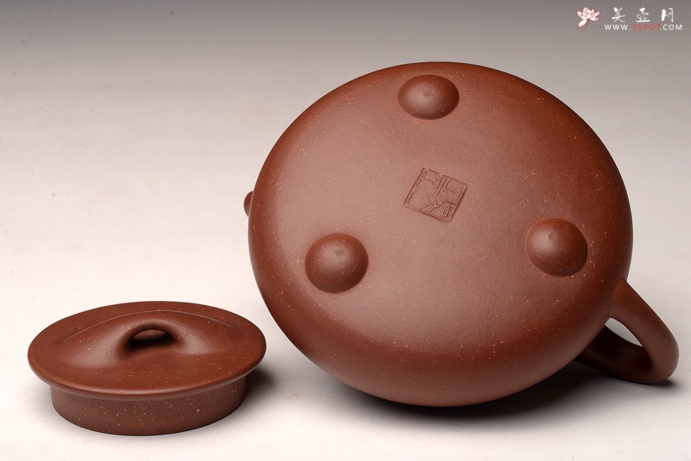 紫砂壶图片：吴杰全手新作 气势饱满 陆轶舟装饰 双刀老辣 精致耐品~ 梅花满瓢 致敬景舟 - 宜兴紫砂壶网