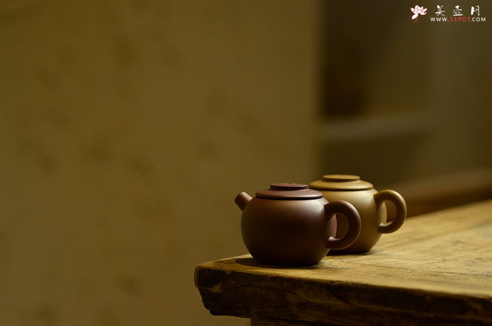 紫砂壶图片：美壶特惠 茶人最爱 古朴小品 实用小巨轮~紫泥 段泥一对 - 宜兴紫砂壶网