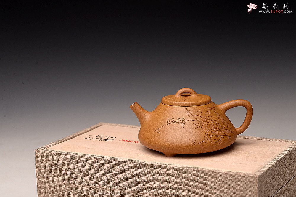 紫砂壶图片：优质黄金段 周路健全手作品 器形端正~ 骨肉均挺 子冶石瓢 陆逸舟刻梅~ - 宜兴紫砂壶网