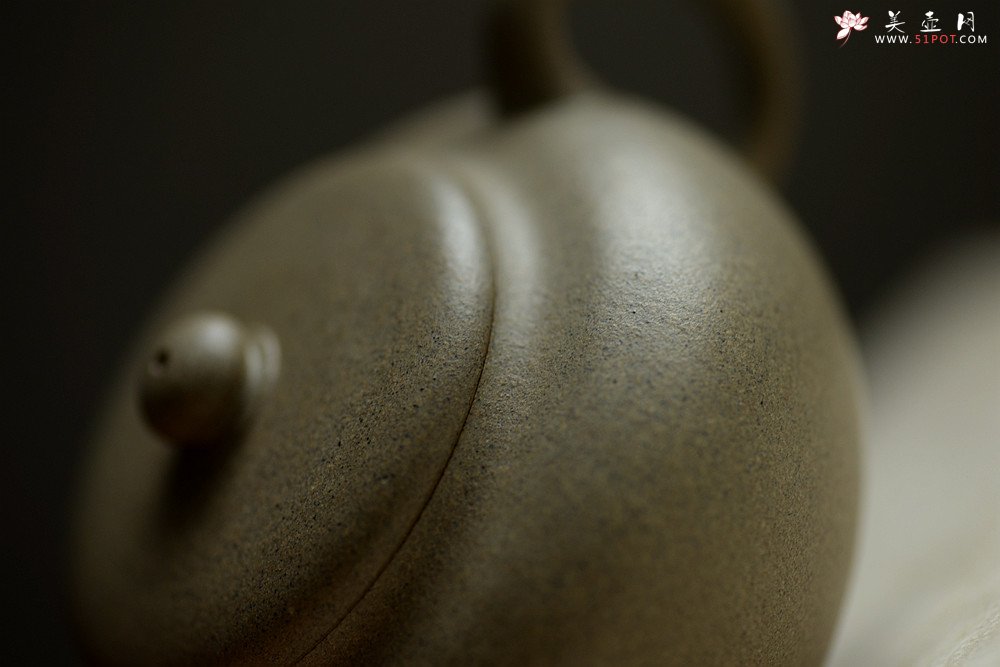 紫砂壶图片：王薇实用全手 圆润可人 优质青段 小玉扁 - 宜兴紫砂壶网