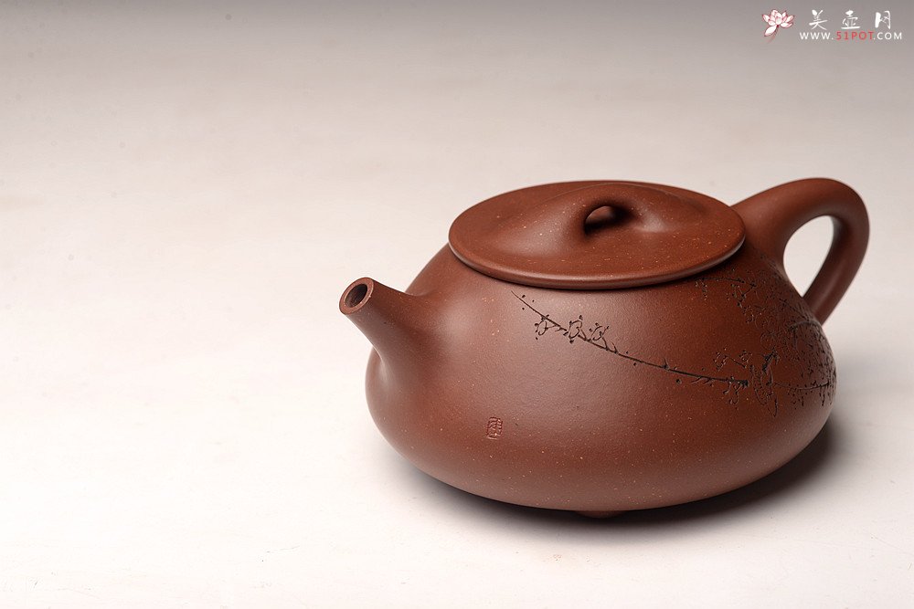 紫砂壶图片：吴杰全手新作 气势饱满 陆轶舟装饰 双刀老辣 精致耐品~ 梅花满瓢 致敬景舟 - 宜兴紫砂壶网