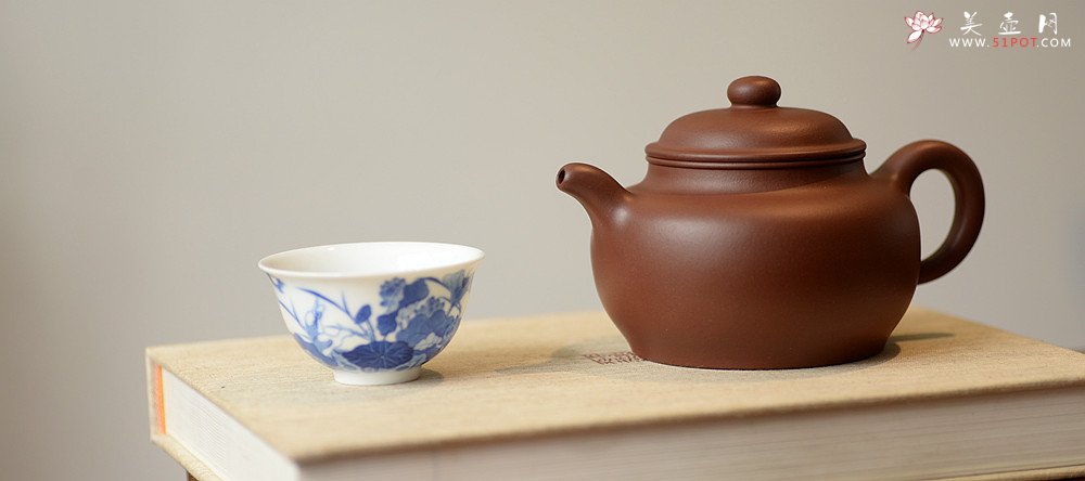 紫砂壶图片：周路健全手新作 传统实用 做工精致 高旭峰款大扁掇只 雄厚大气 - 宜兴紫砂壶网