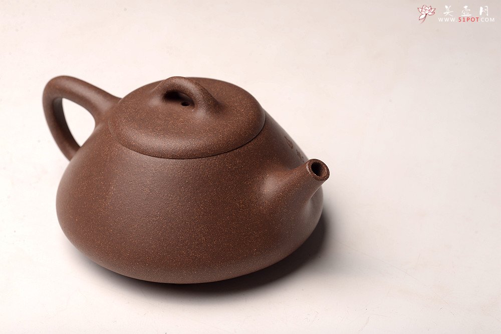 紫砂壶图片：陶兴双刀不肥而坚是以永年 周斌全手曼生石瓢 古朴文气 高温青灰泥 - 宜兴紫砂壶网