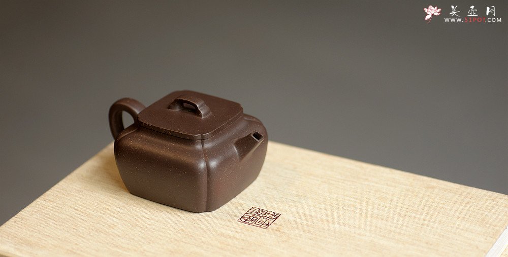 紫砂壶图片：何卫枫丙申夏全手新作古朴文气 方中见圆 清逸 抽角璞方 - 宜兴紫砂壶网