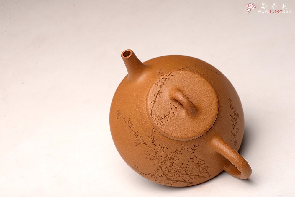 紫砂壶图片：优质黄金段 周路健全手作品 器形端正~ 骨肉均挺 子冶石瓢 陆逸舟刻梅~ - 宜兴紫砂壶网