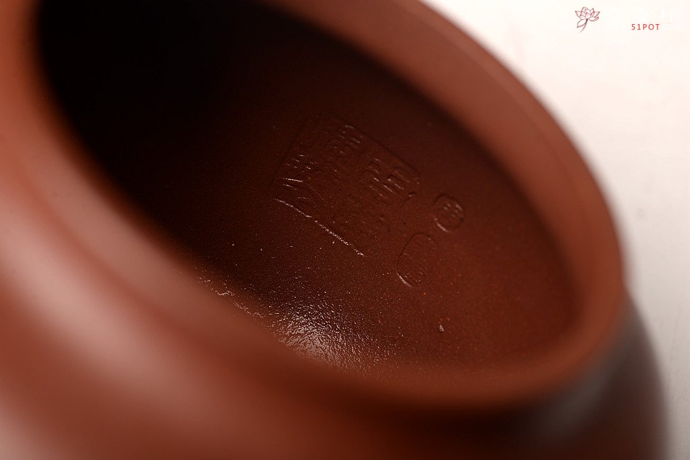 紫砂壶图片：周路健全手新作 传统实用 做工精致 高旭峰款大扁掇只 雄厚大气 - 宜兴紫砂壶网