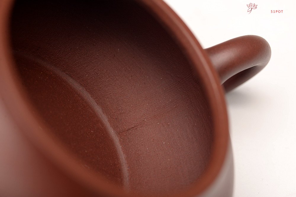 紫砂壶图片：邵春良近作  光素经典 传统全手技法 上下均刹凹 扁灯 优质老清水 - 宜兴紫砂壶网