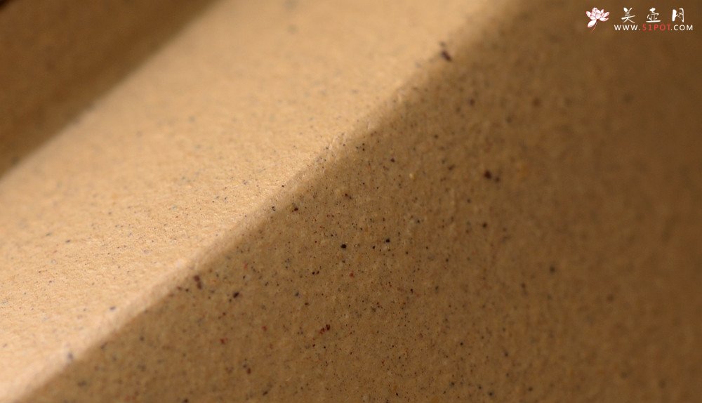 紫砂壶图片：耿其群全手精品 单片拍打 纯净本绿 传统经典 周盘 - 宜兴紫砂壶网