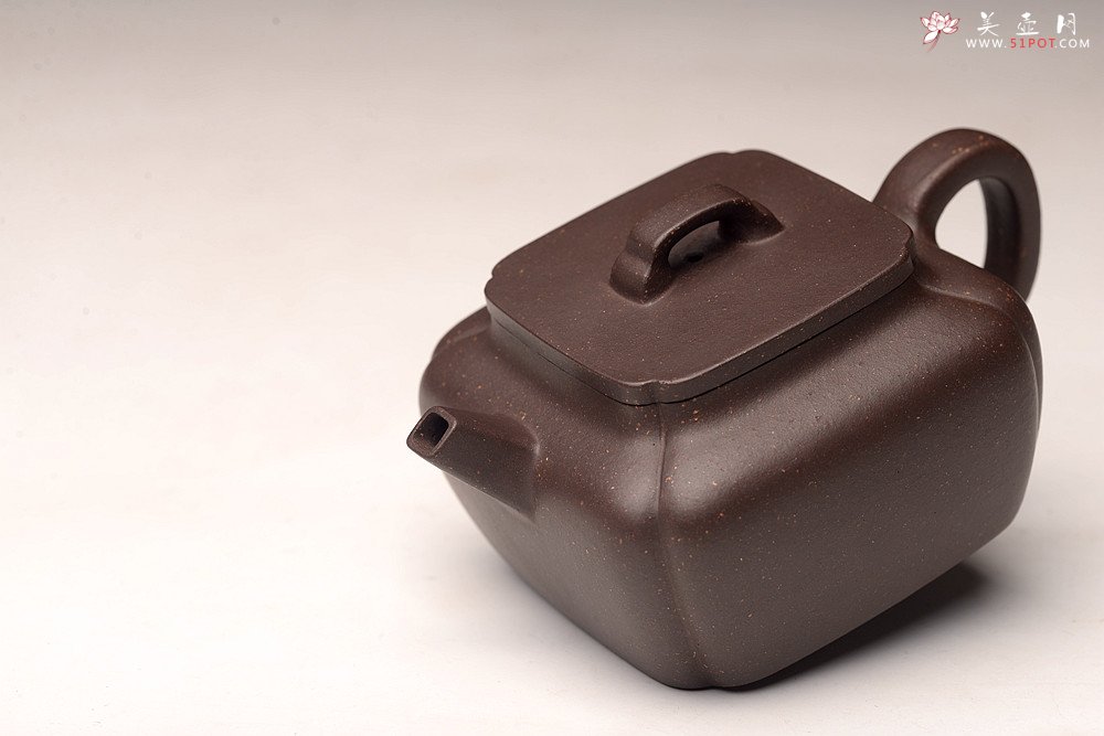 紫砂壶图片：何卫枫丙申夏全手新作古朴文气 方中见圆 清逸 抽角璞方 - 宜兴紫砂壶网