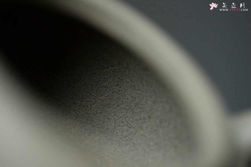 紫砂壶图片：王薇实用全手 圆润可人 优质青段 小玉扁 - 宜兴紫砂壶网